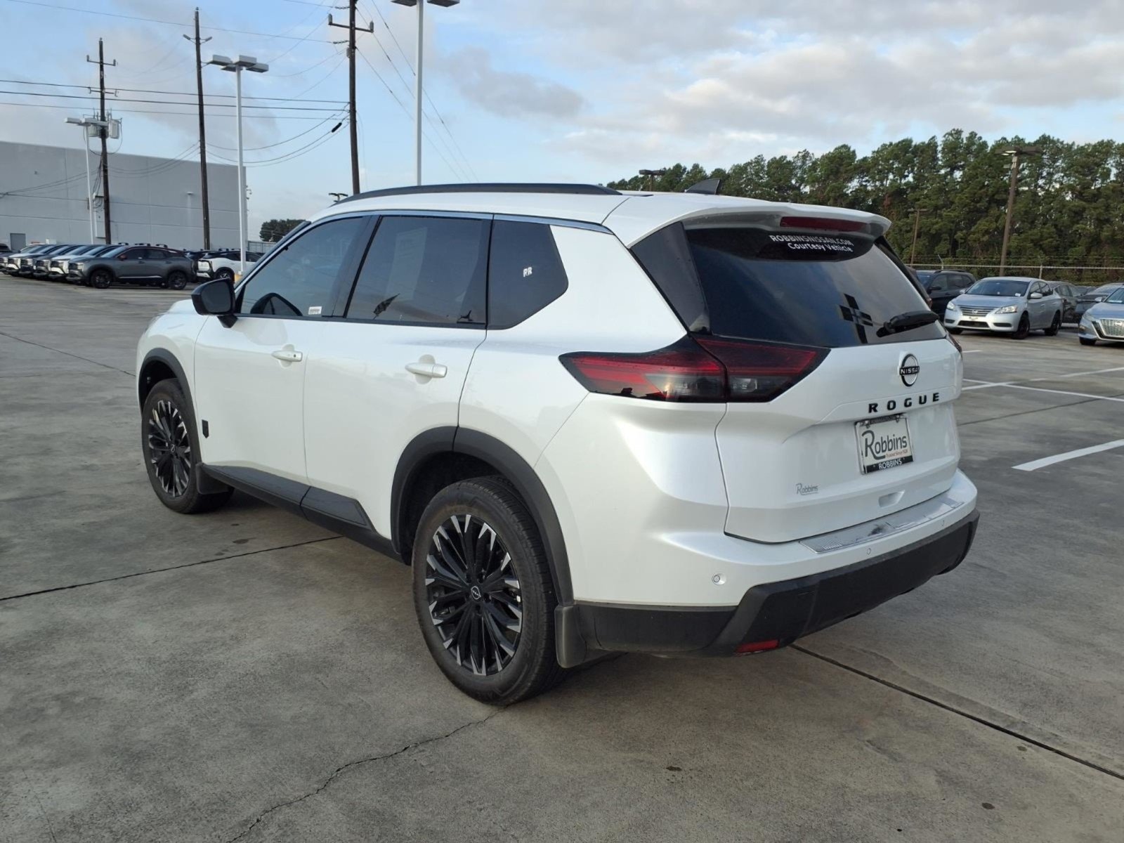 2026 Nissan Rogue photo 2 of 28