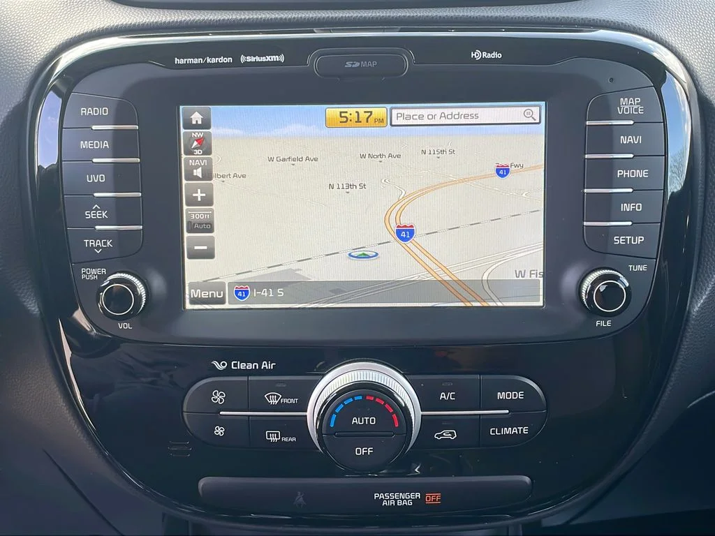 Used 2017 Silver Kia Plus image 33