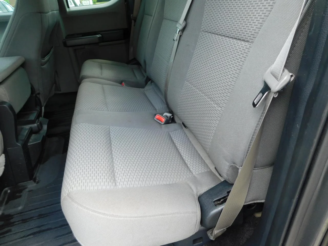 Used 2016 Magnetic Ford 4WD SuperCab 145 in XLT image 25