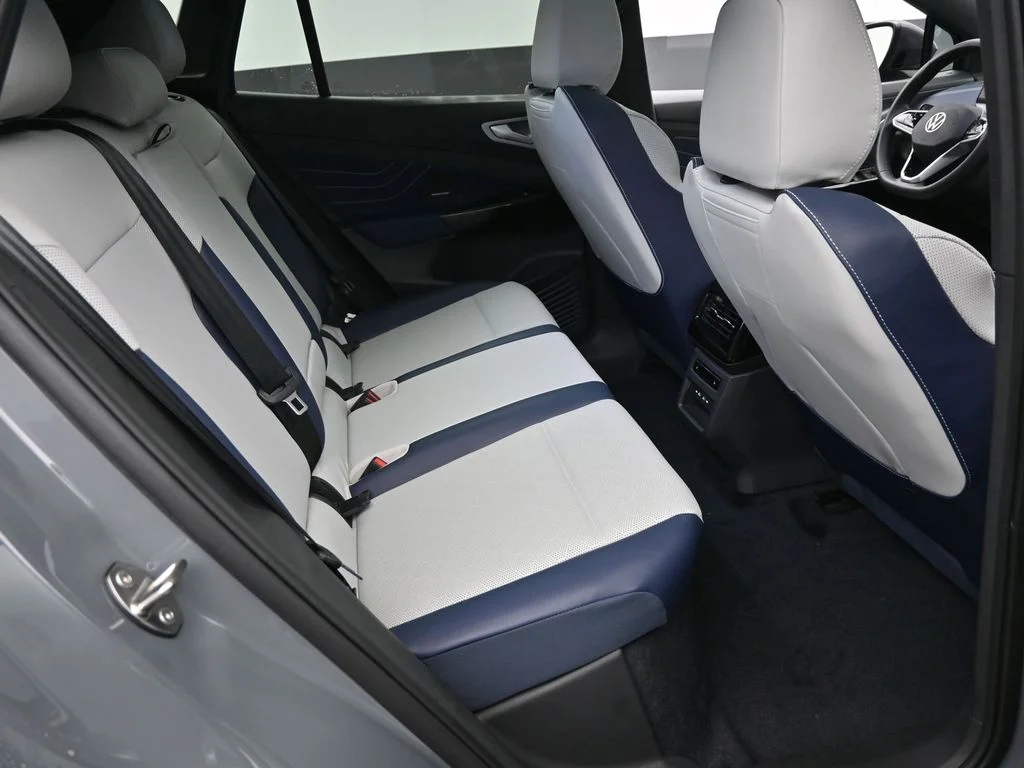 New 2026 Pure Gray W/ Black Roof Volkswagen Pro S Plus image 7
