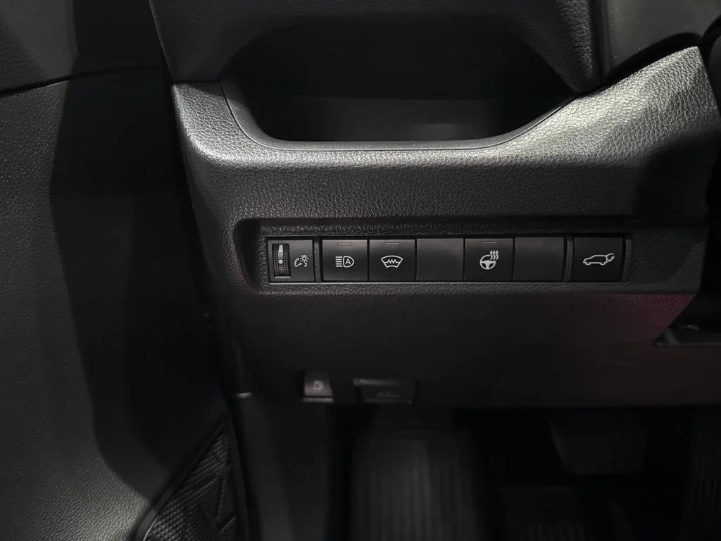 2024 Toyota RAV4 SE - Photo 25
