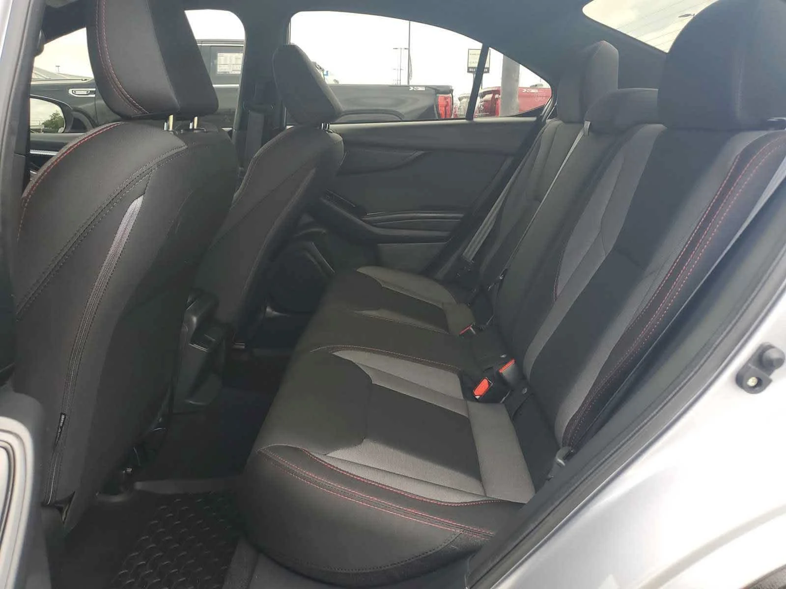 Used 2023  Subaru  image 12