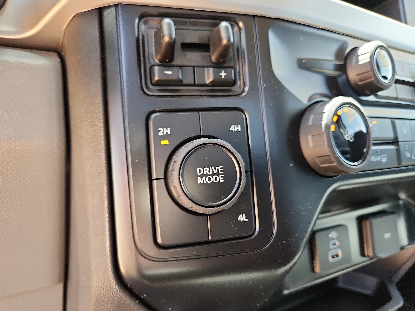 New 2026 Oxford White Ford F-350® XL image 16