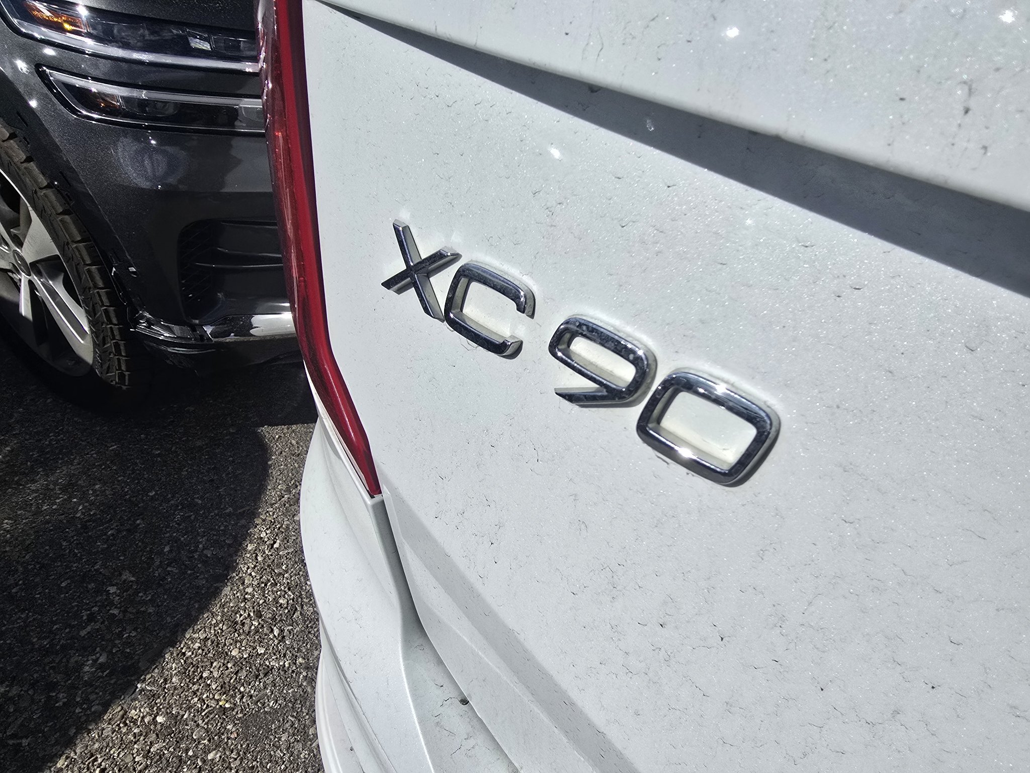Used 2019 Crystal White Pearl Metallic Volvo Momentum image 19