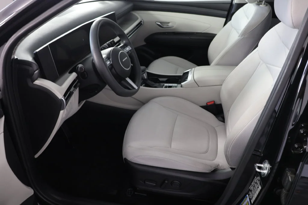 Used 2025 Phantom Black Hyundai SEL image 18