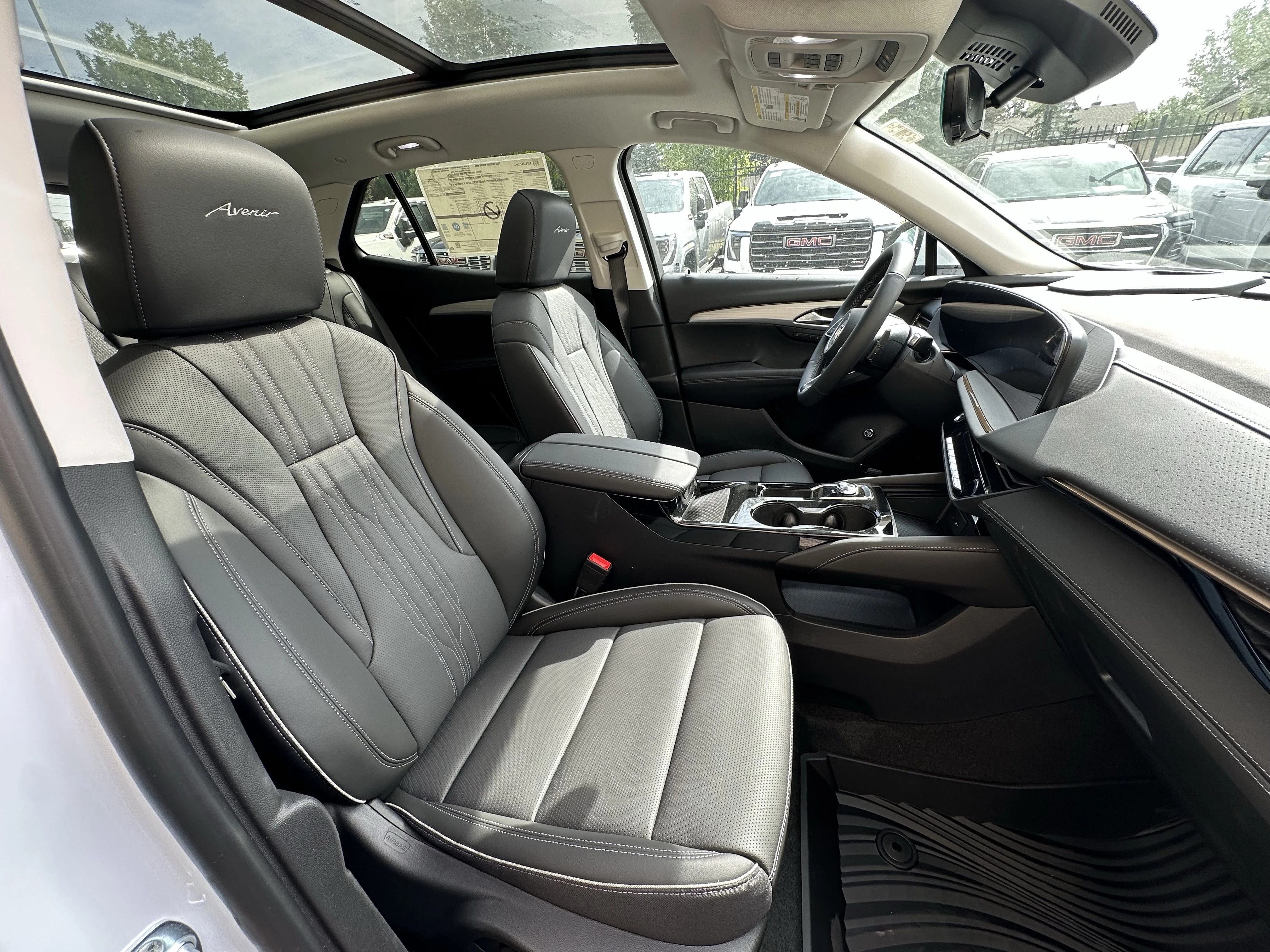 New 2026 Iridescent White Tricoat Buick Avenir image 18