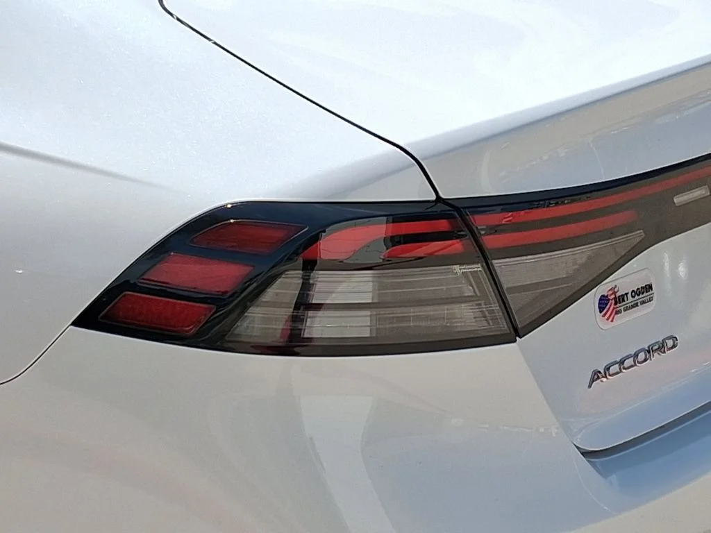 Used 2025 White Honda Touring image 8