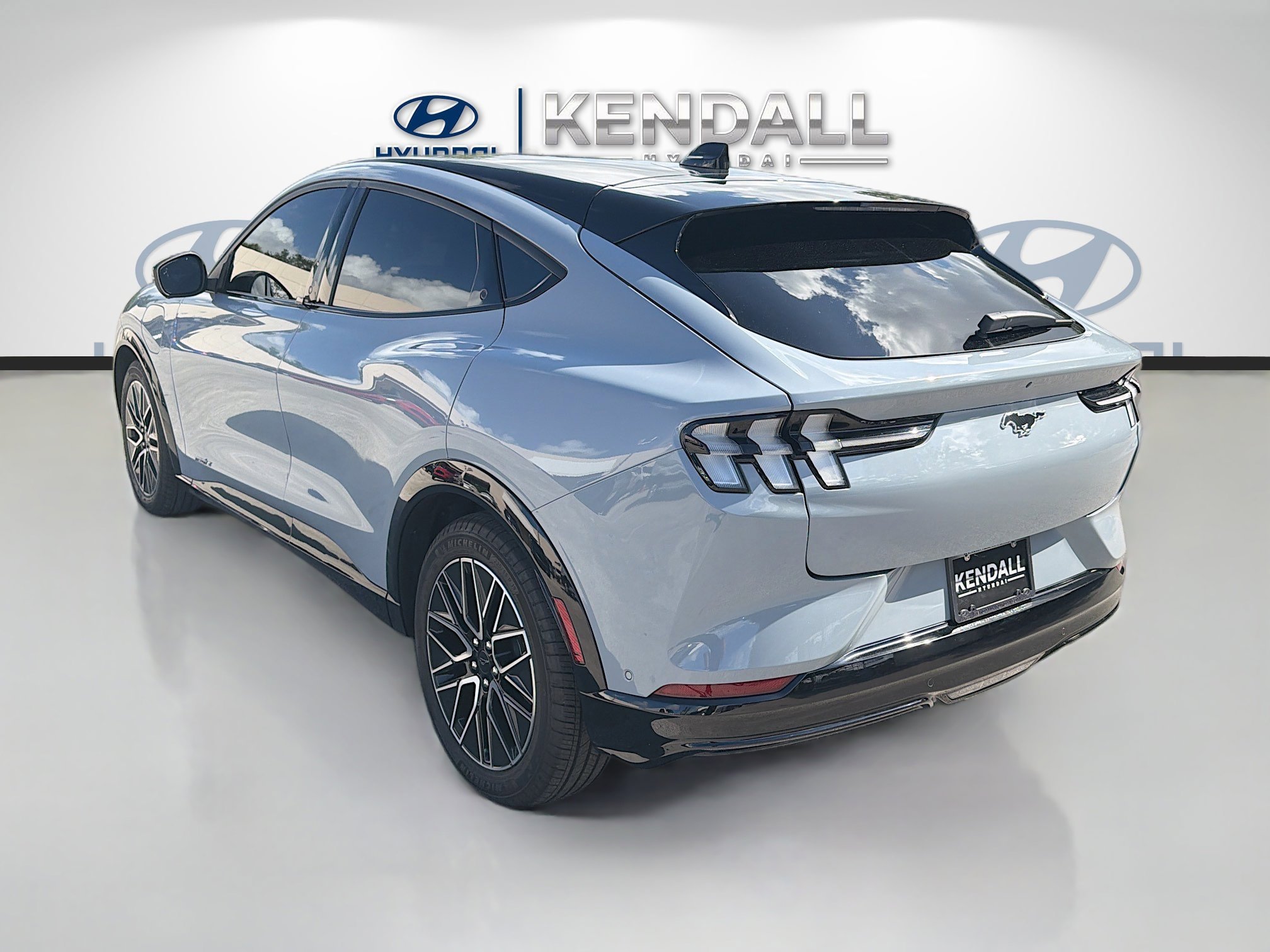 Used 2024 Gray Metallic Ford Premium image 4