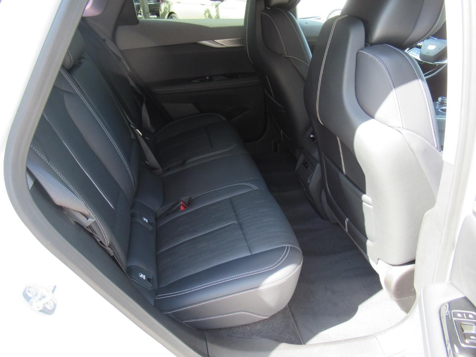 Used 2025 White Cadillac Luxury 2 image 33