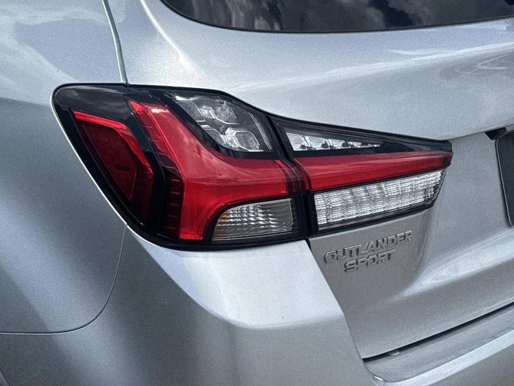 Used 2025 White Mitsubishi 2.0 LE image 8