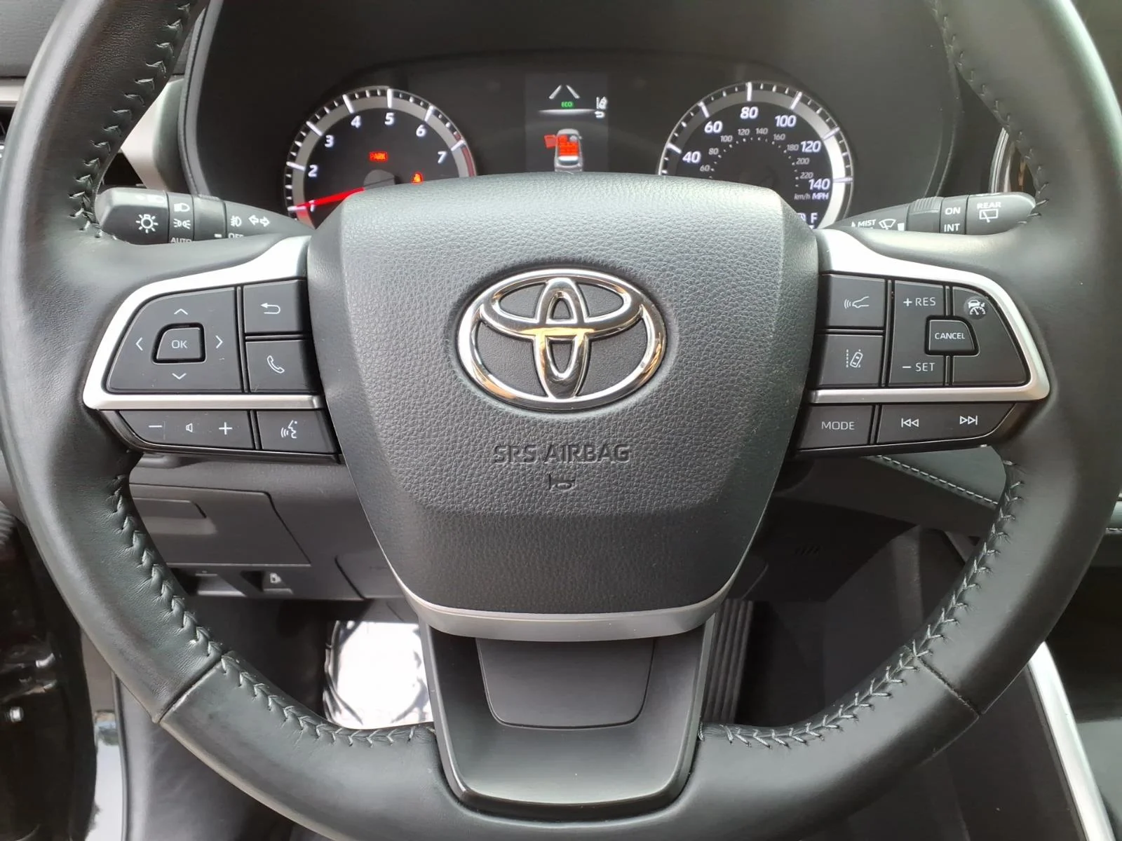 Used 2022 Midnight Black Metallic Toyota LE image 10