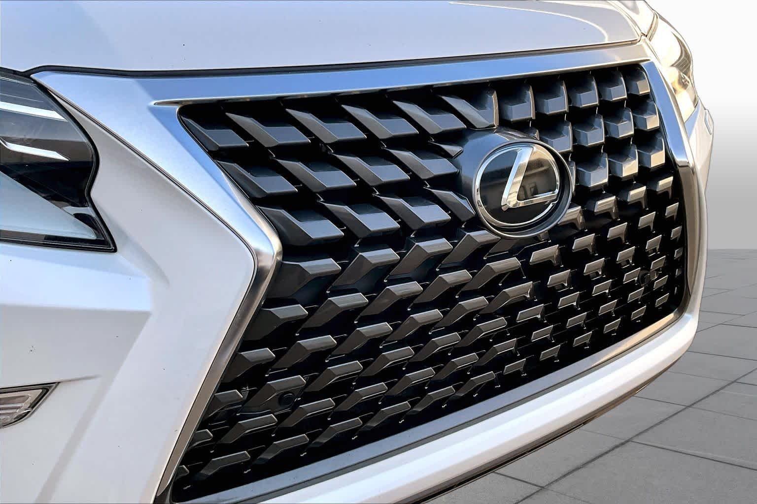 Used 2022 Starfire Pearl Lexus Premium image 30