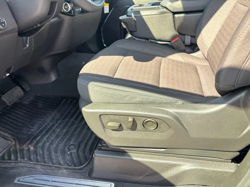 Used 2025 Black Chevrolet RST image 27