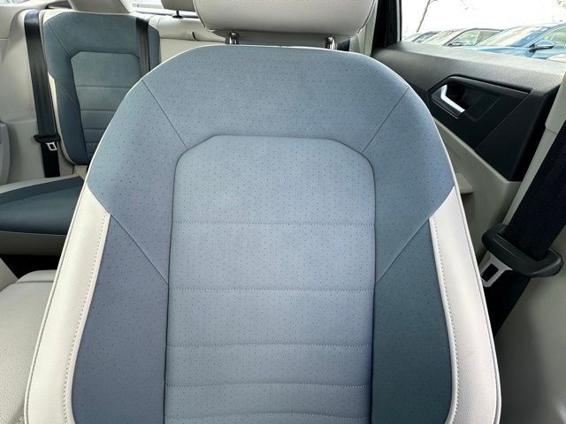 New 2026 Deep Black Pearl Volkswagen 1.5T SE image 27