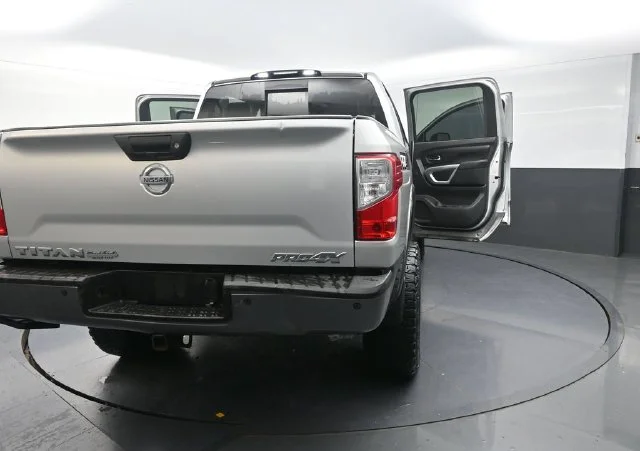 Used 2018 Silver Nissan PRO-4X image 44