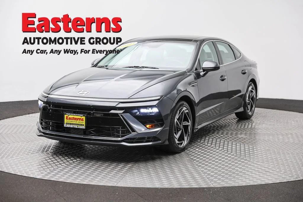 Used 2024 Gray Hyundai SEL image 1