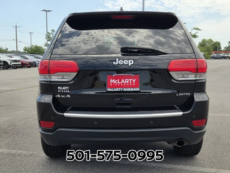 Used 2017 Diamond Black JEEP LIMITED 4X4 image 4