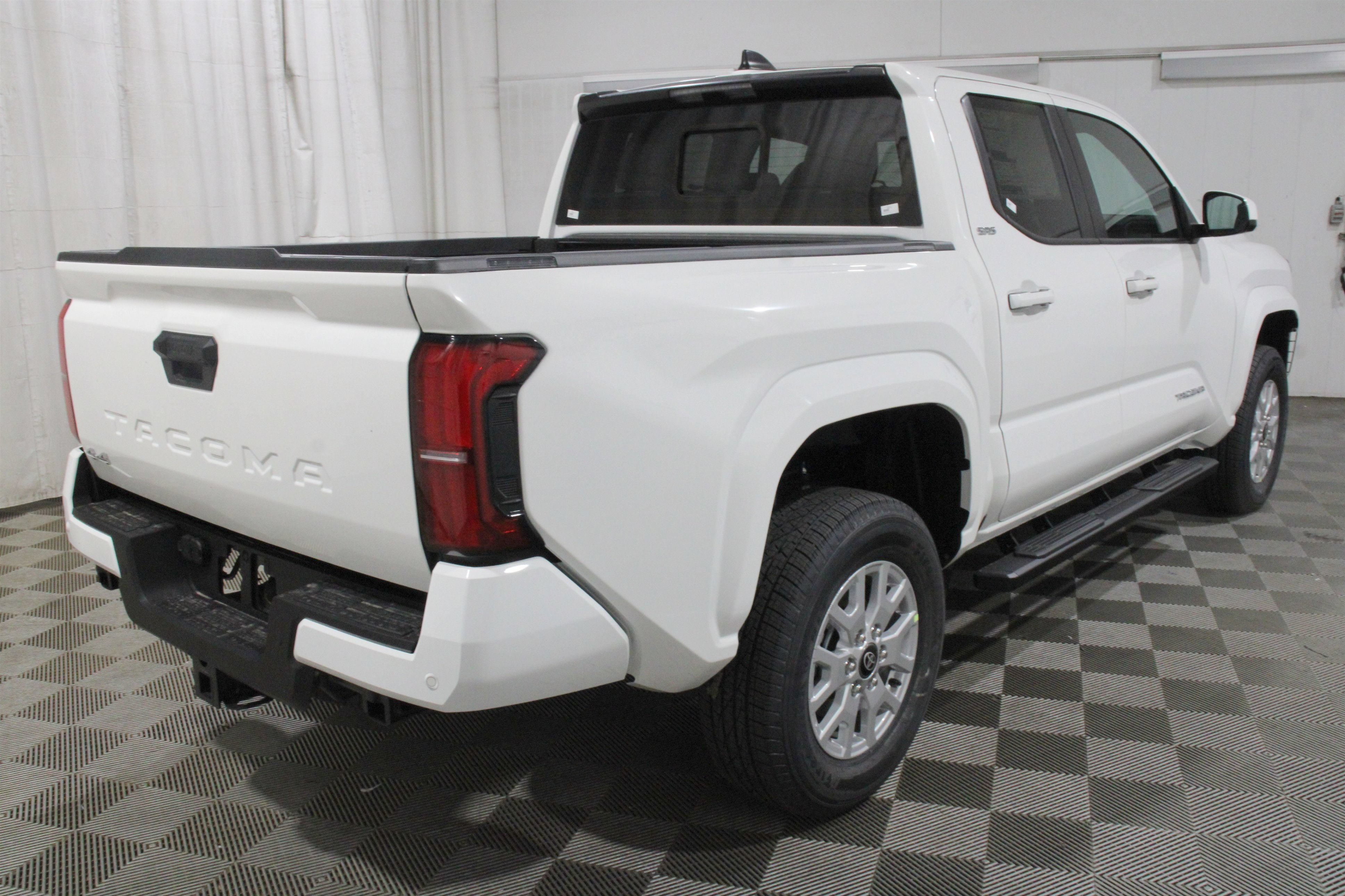 2026 Toyota Tacoma SR5 - Photo 33