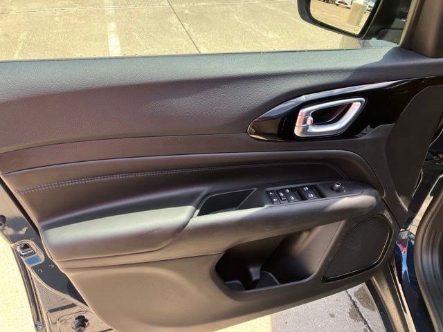 New 2026 Fathom Blue Pearl-Coat Exterior Paint Jeep Latitude Altitude image 8