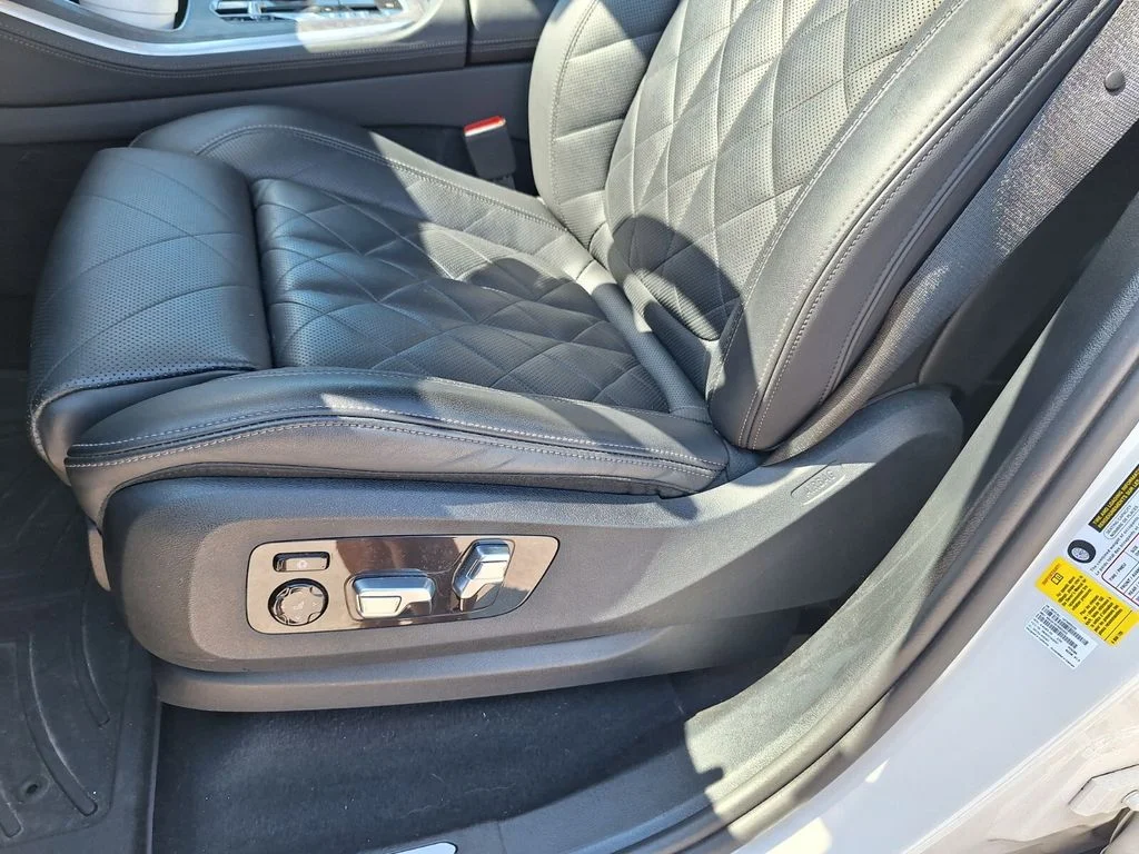 Used 2024 White BMW sDrive40i image 10