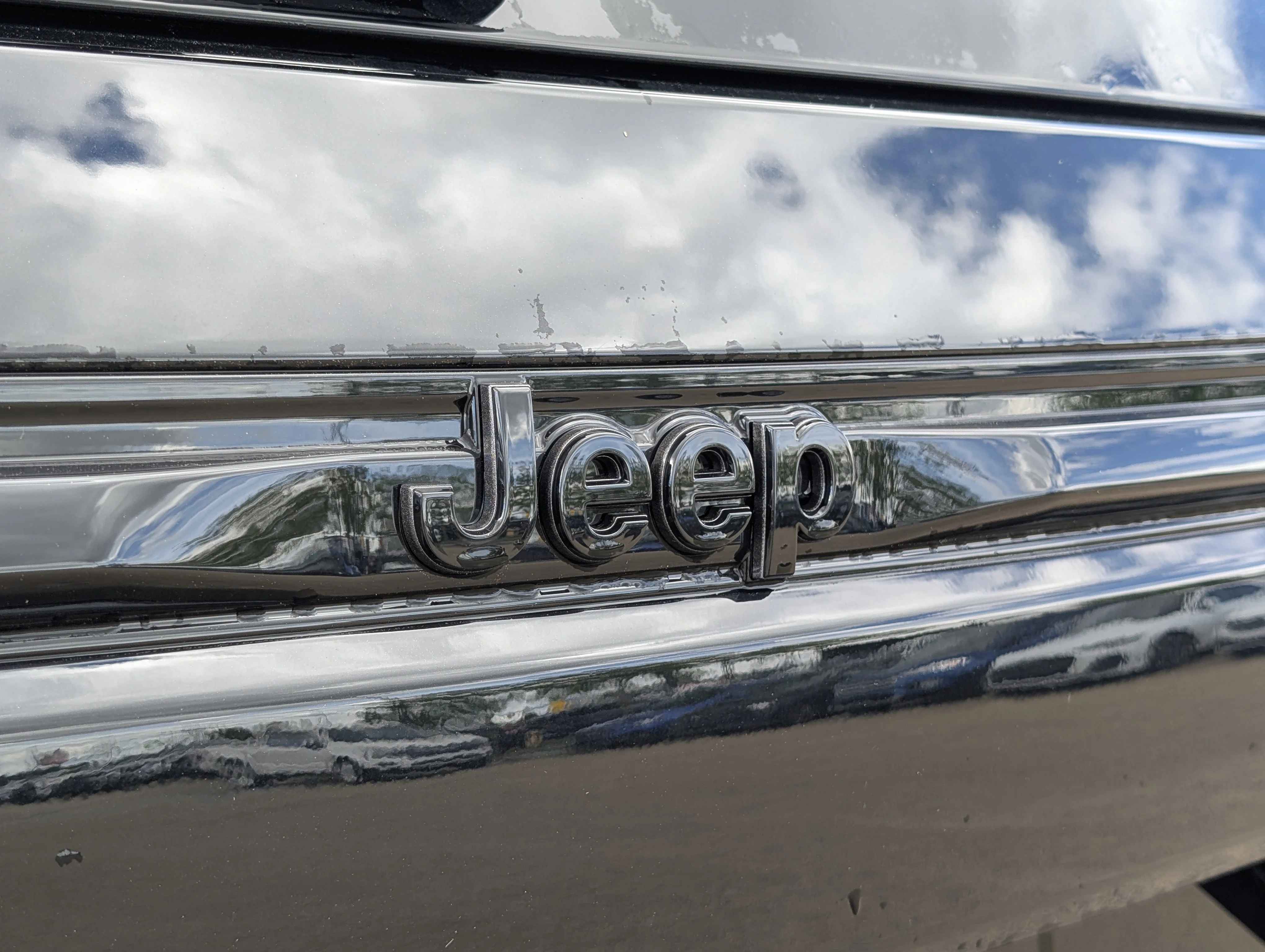 New 2025 Diamond Black Crystal Pearl Jeep Altitude image 14
