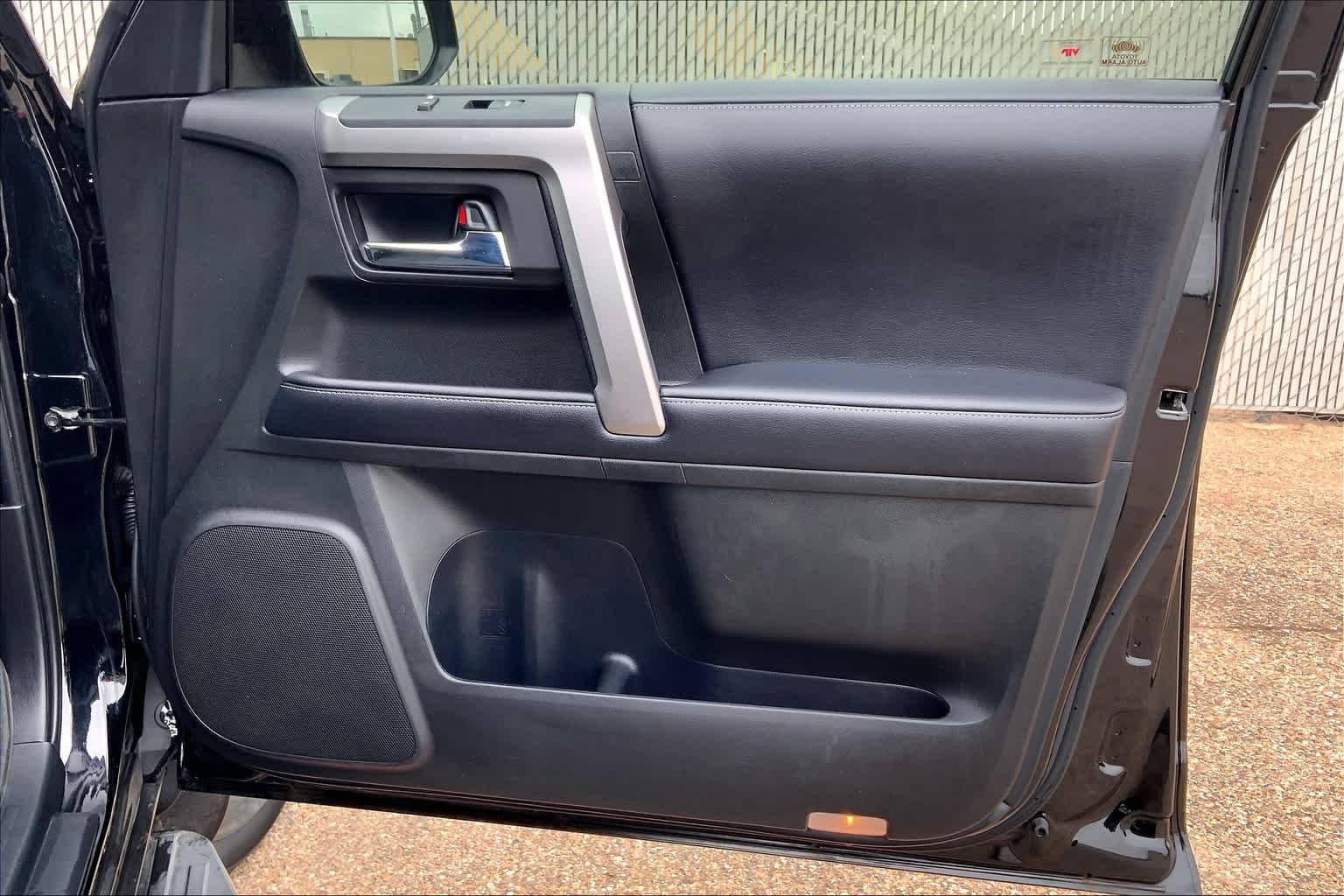 Used 2018 Midnight Black Metallic Toyota SR5 Premium image 21