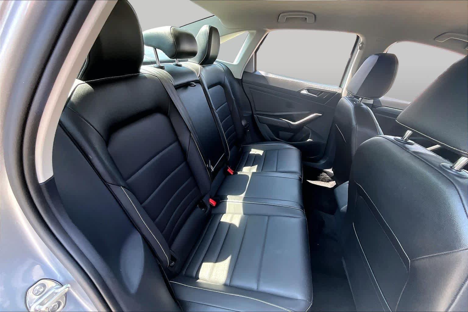 Used 2024 Deep Black Pearl Volkswagen SE image 18