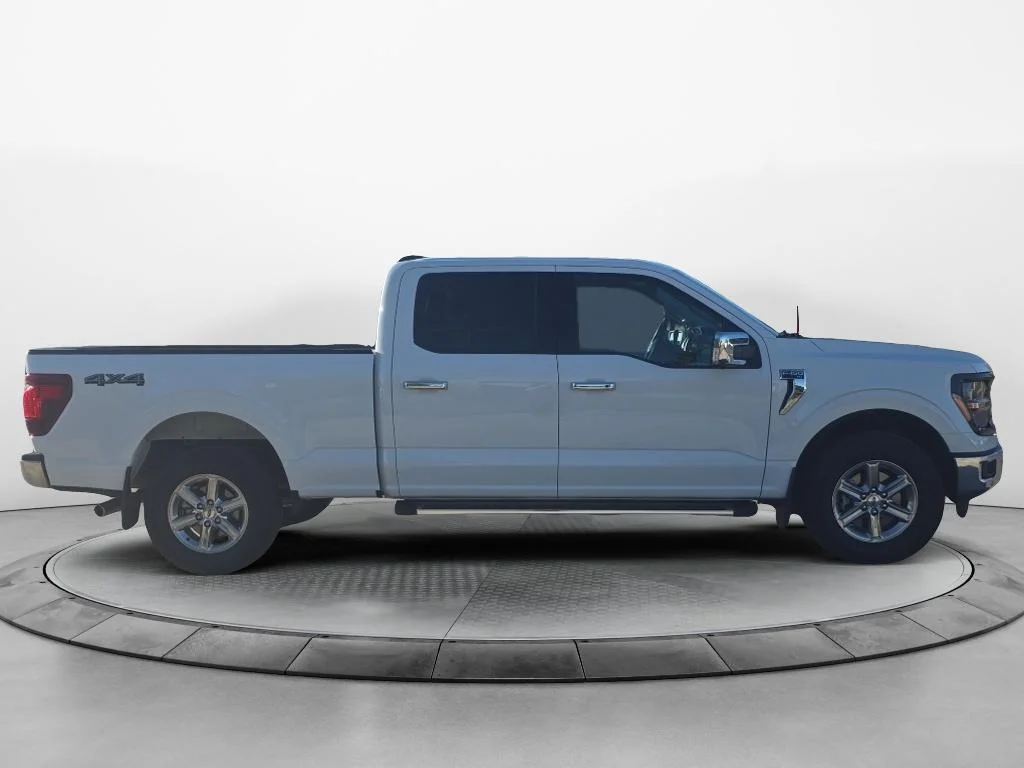 Used 2024 Oxford White Ford XLT image 7