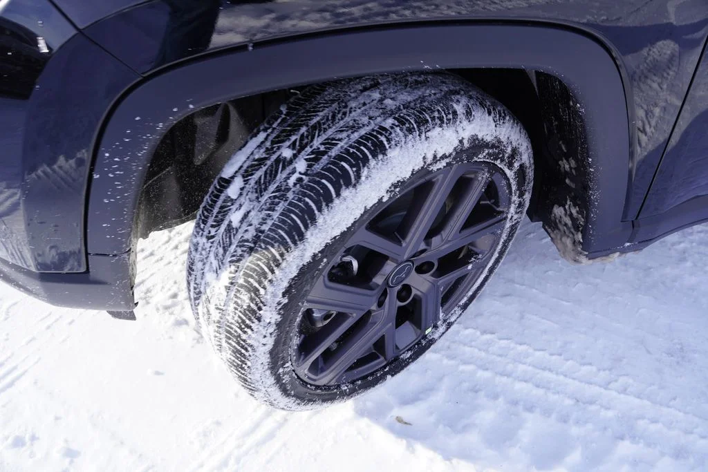 New 2026 Diamond Black Crystal Pearlcoat Jeep Limited image 9