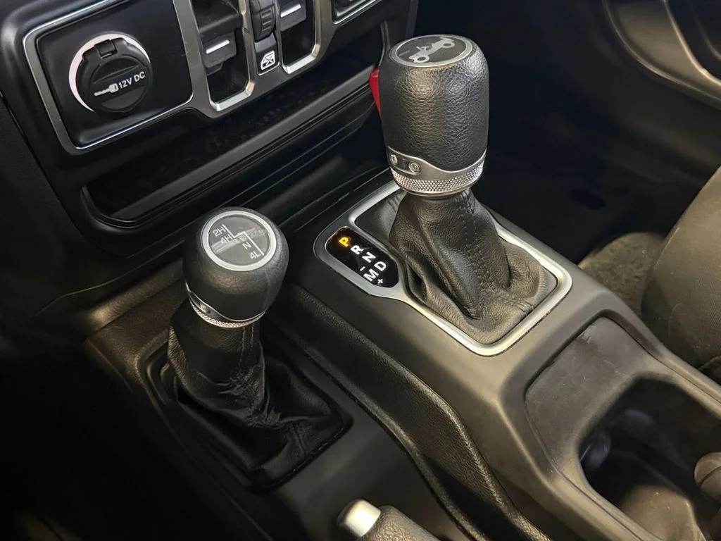 Used 2019 Silver Jeep Unlimited Sport Altitude image 33