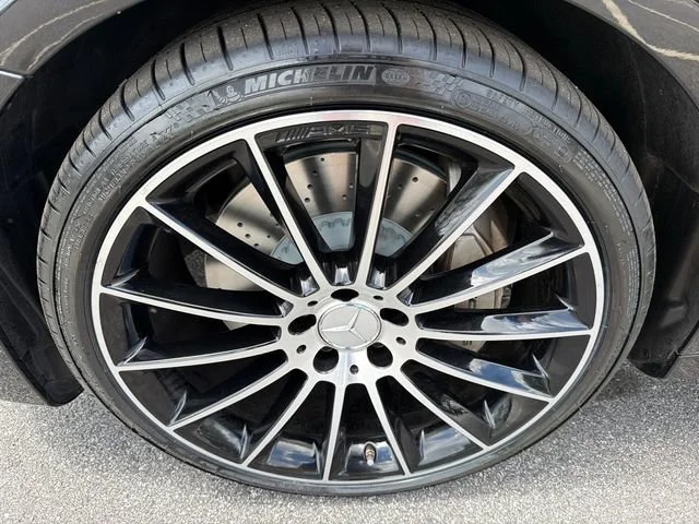 Used 2019 Red Mercedes-Benz 4MATIC® image 11