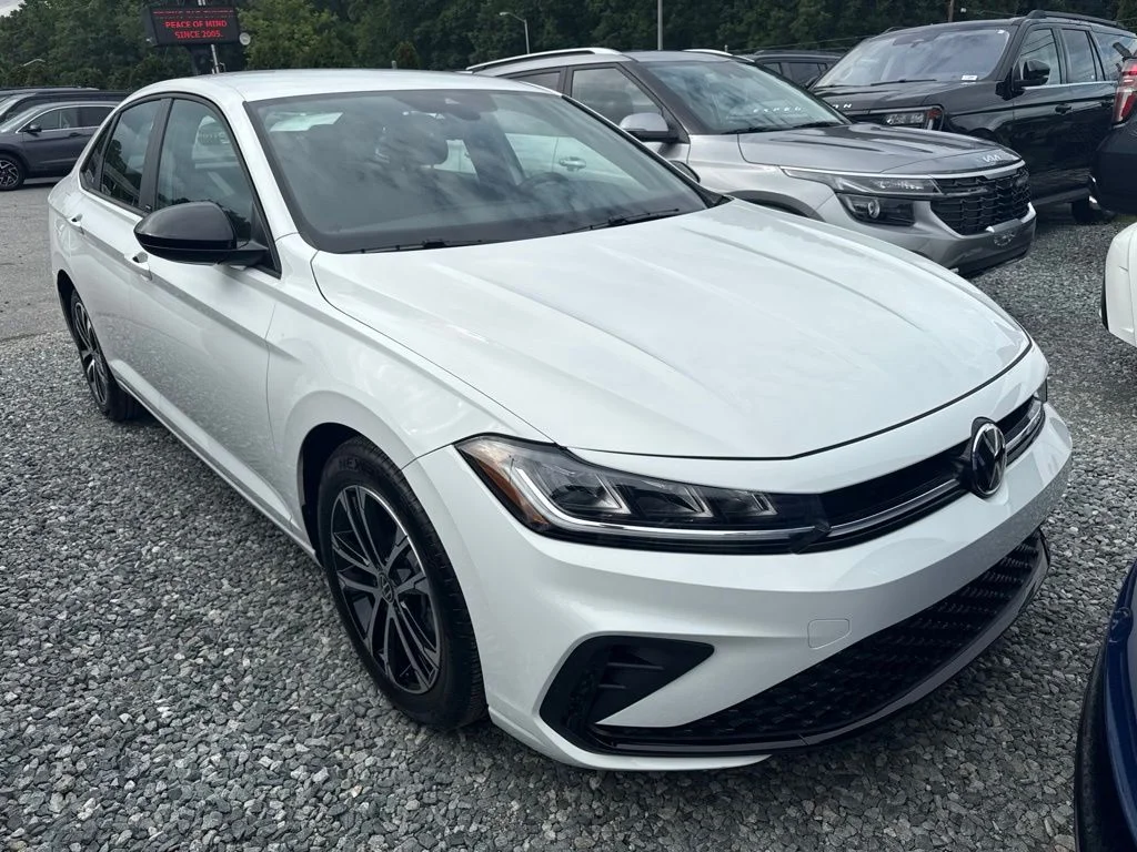 Used 2026 White Volkswagen 1.5T Sport image 2