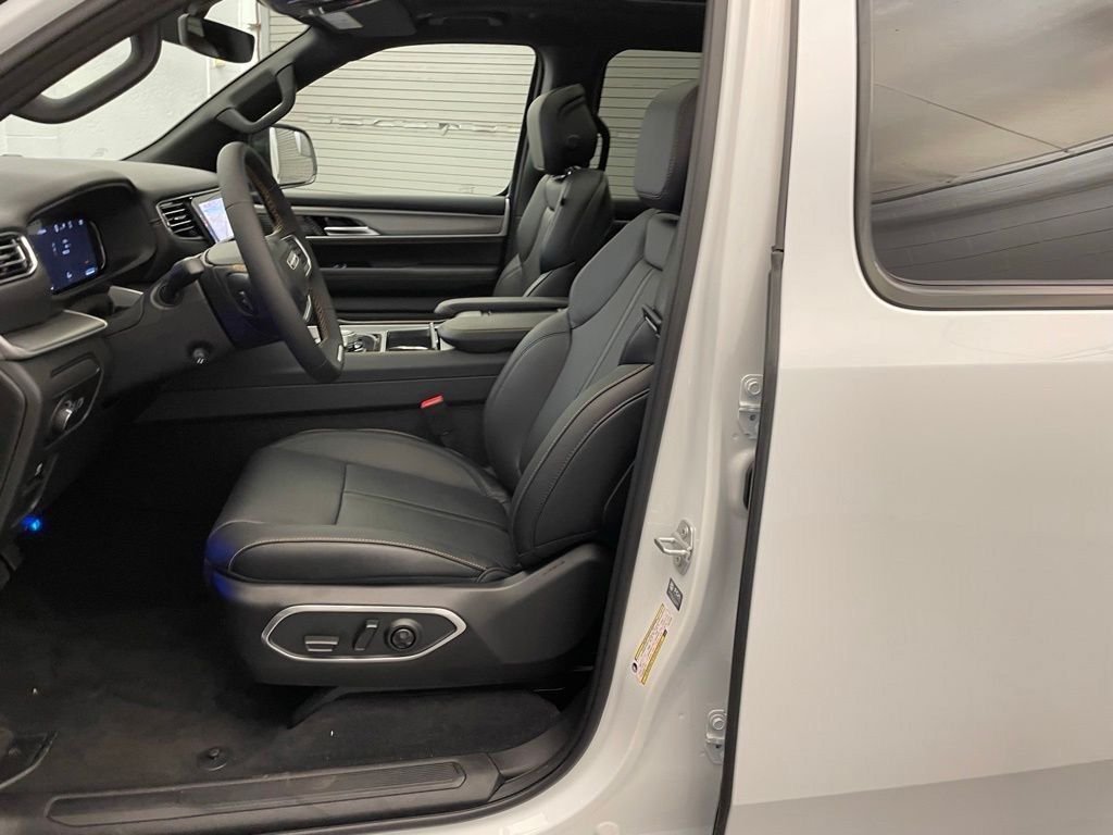 New 2026 Bright White Clear-Coat Exterior Paint Jeep 85th Anniversary Edition image 18