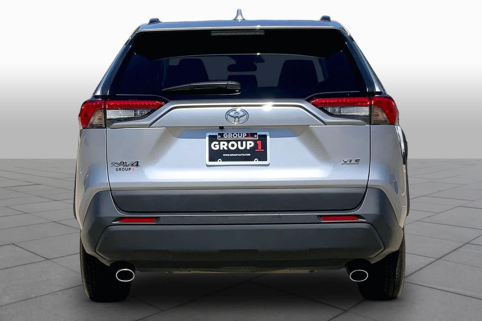 Used 2025 Silver Sky Metallic Toyota XLE image 5