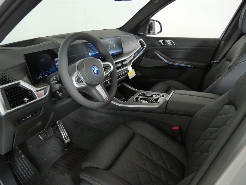 New 2026 Mineral White Metallic BMW xDrive50e image 35