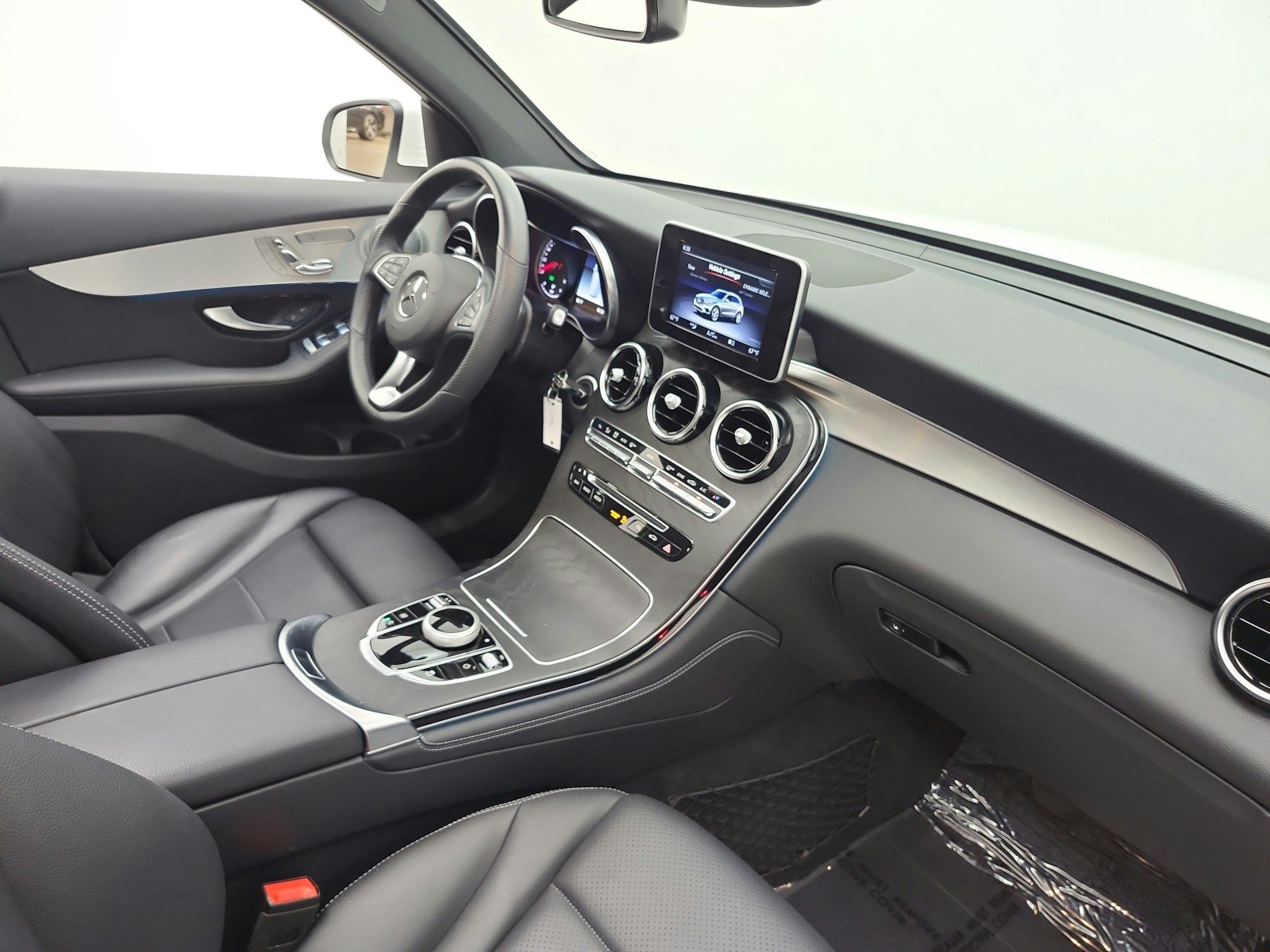 Used 2019 Polar White Mercedes-Benz GLC 300 4MATIC® SUV image 18