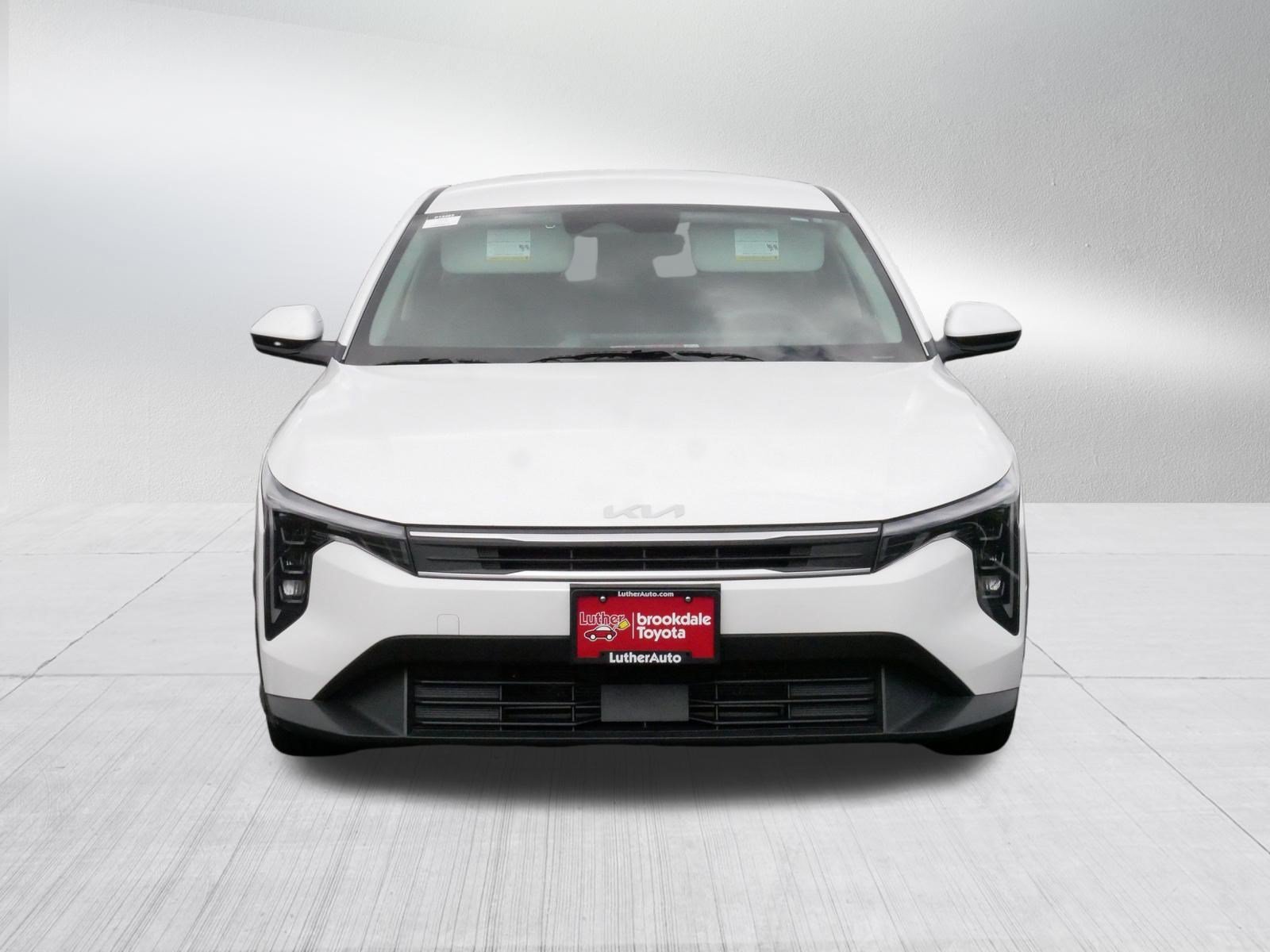Used 2025 Snow White Pearl Kia LXS image 2