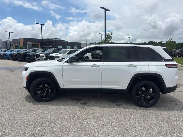 New 2026 Bright White Clear-Coat Exterior Paint Jeep Limited image 6