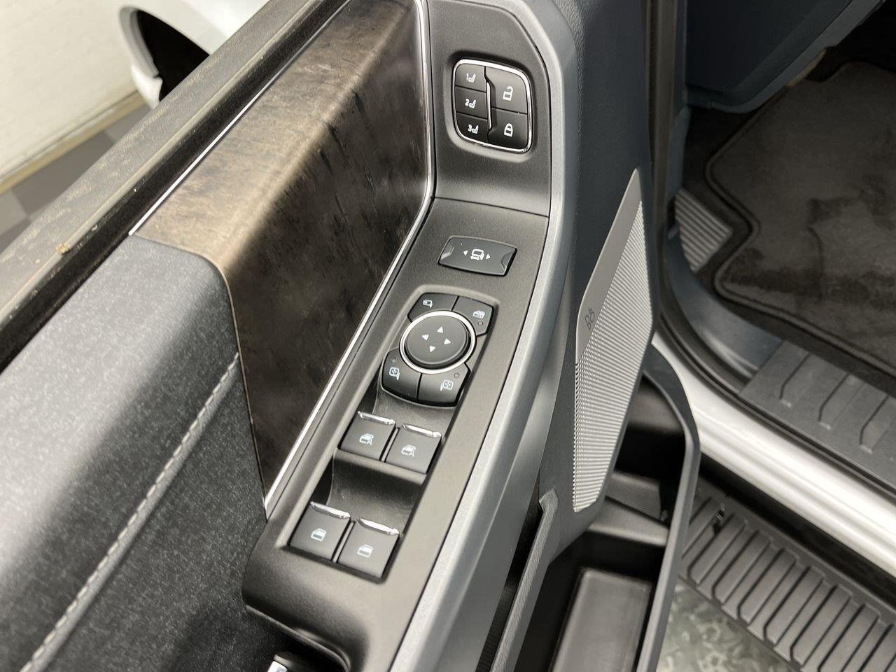 Used 2023 Oxford White Ford Lariat image 11