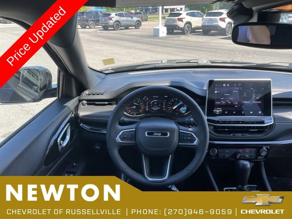Used 2022 Diamond Black Jeep Latitude image 18