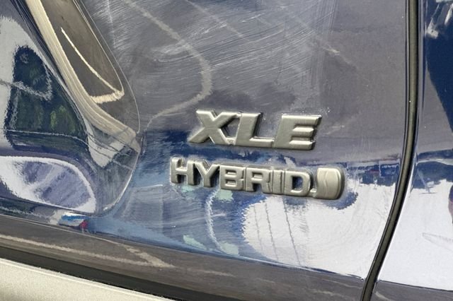 Used 2024  Toyota XLE Premium image 38