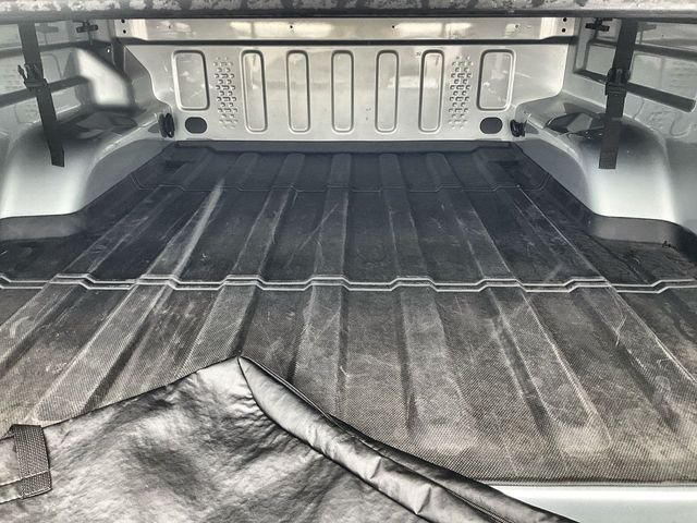Used 2022 Silver Zynith Clearcoat Jeep Overland image 31
