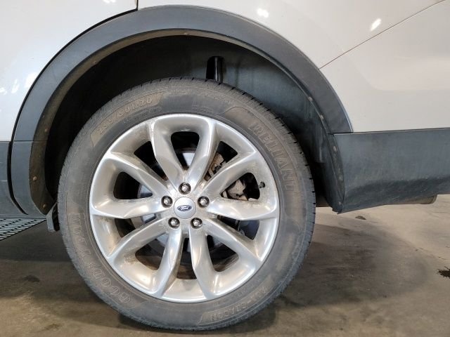 Used 2012 White Platinum Clearcoat Metallic Ford XLT image 14