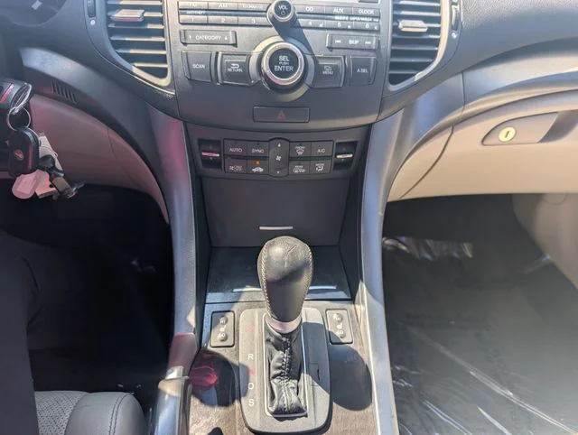Used 2011 Red Acura 2.4 image 12