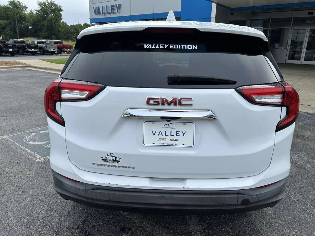 Used 2024 Summit White GMC SLE image 5