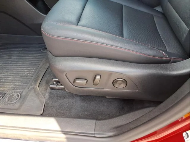 Used 2024 Red Chevrolet Z71 image 21