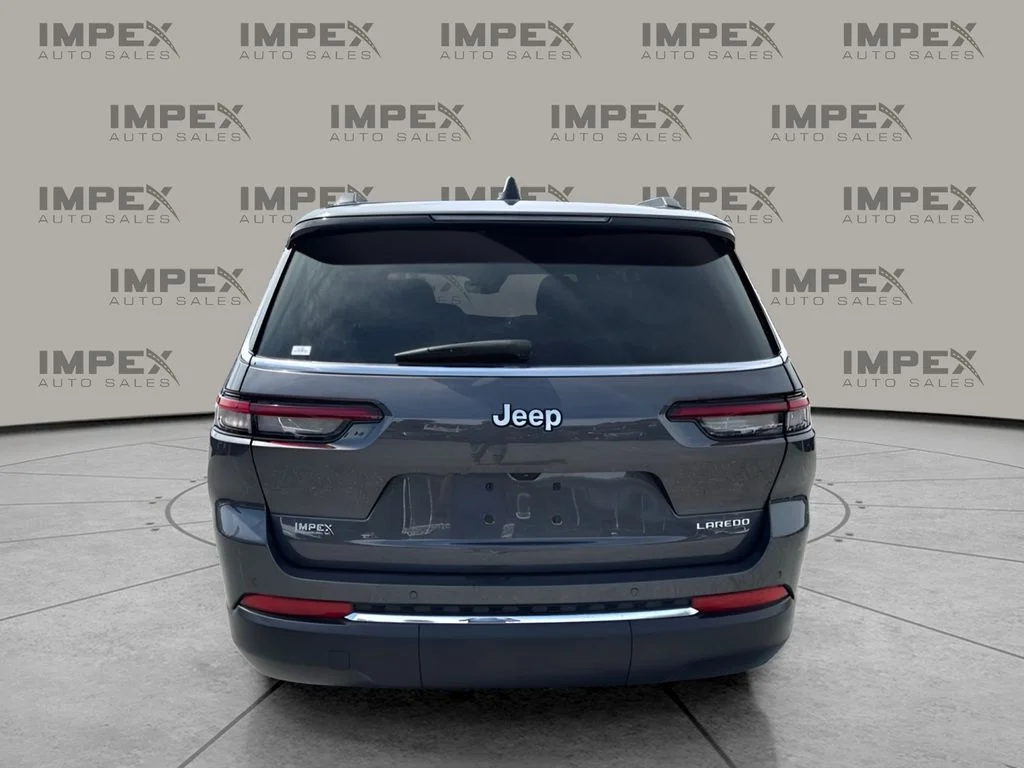 Used 2024 Gray Jeep Laredo X image 4