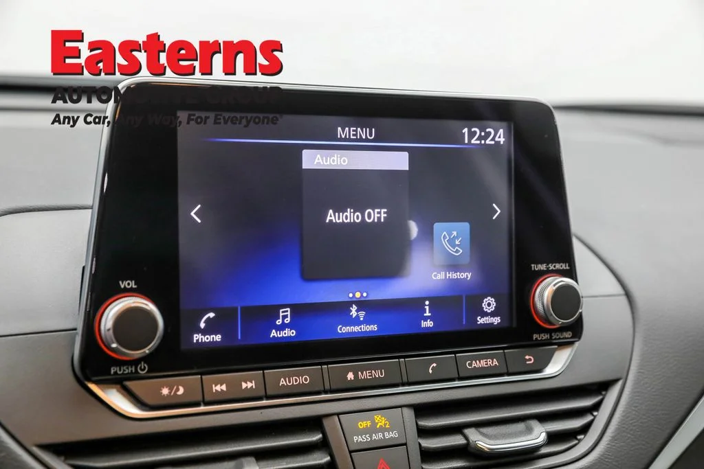 Used 2022 Silver Nissan 2.5 SV image 19