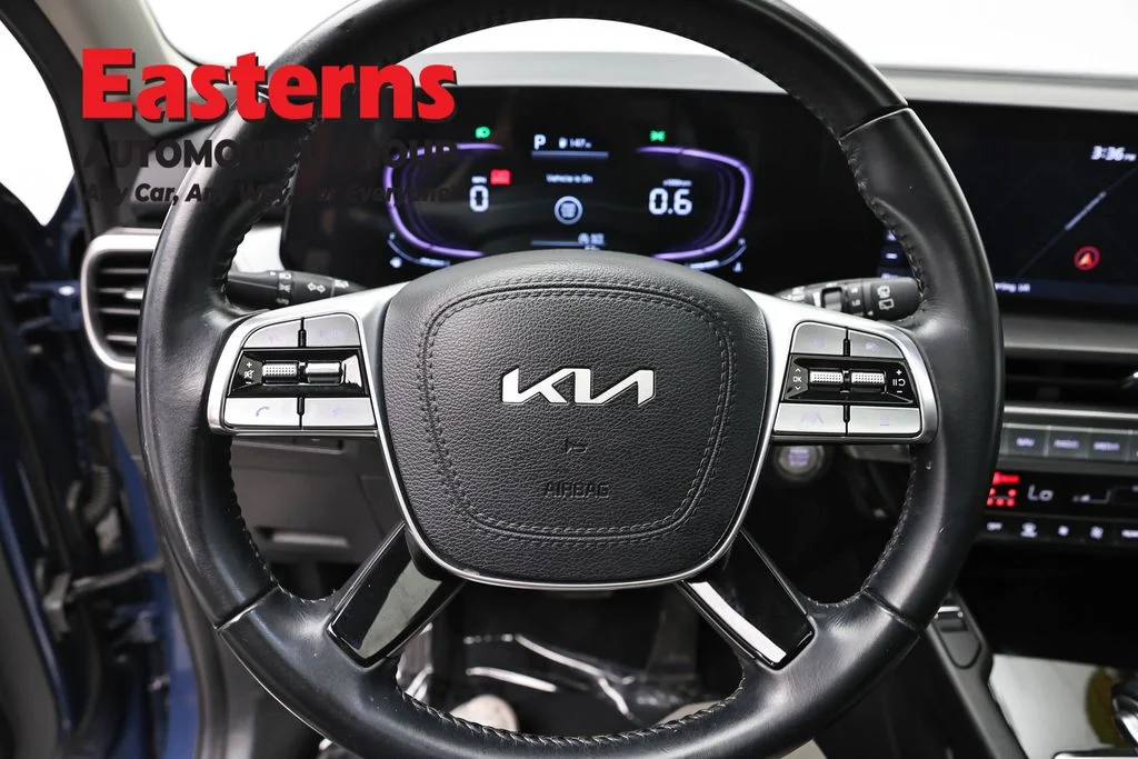 Used 2025 Black Kia S image 10