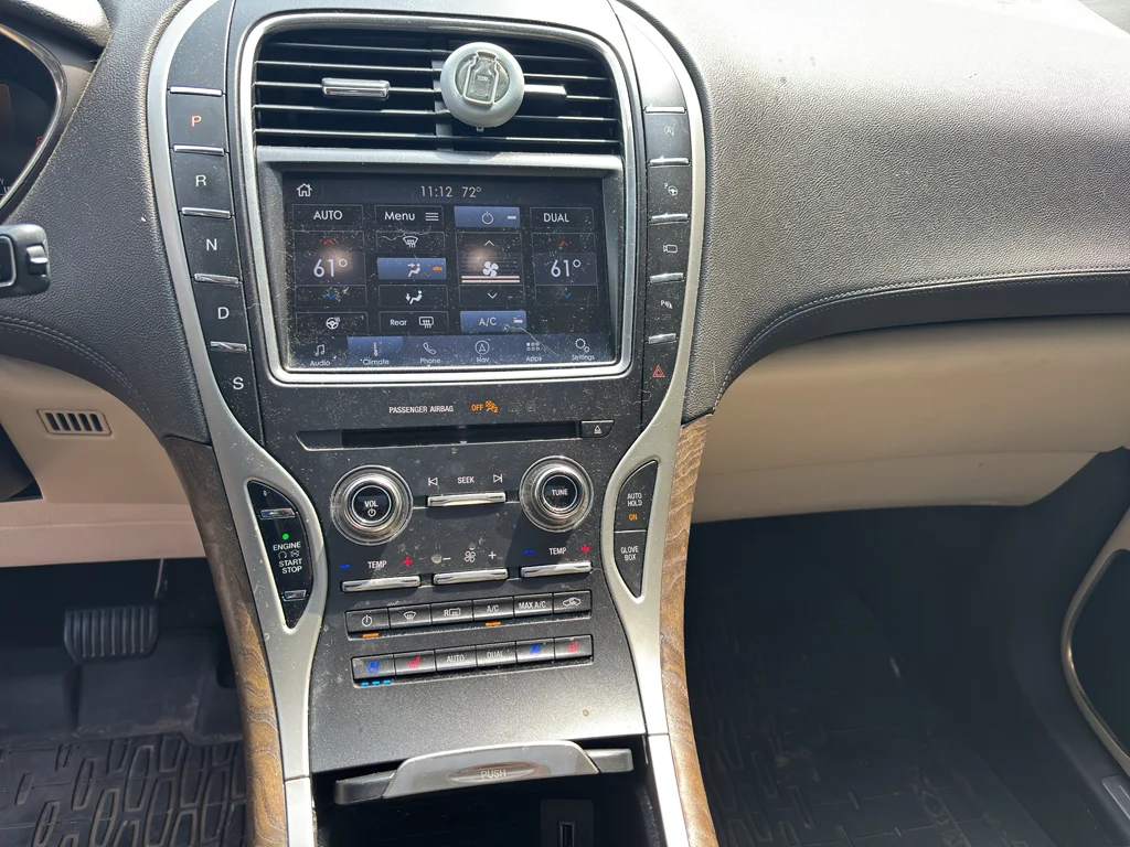 Used 2019 Blue Lincoln Reserve image 2